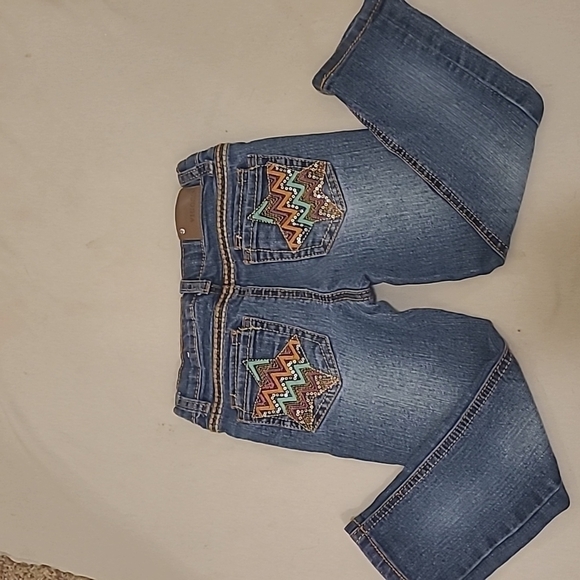 Vigoss 6X girl jeans with star embellishments on back packets - Picture 7 of 10